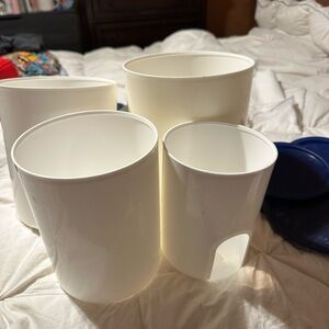 TupperwareWhite and blue Food Storage Containers Set